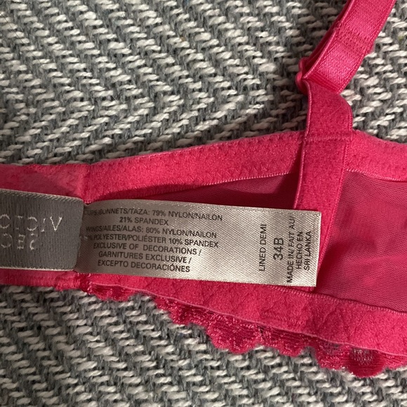 Bras - Picture 5 of 6